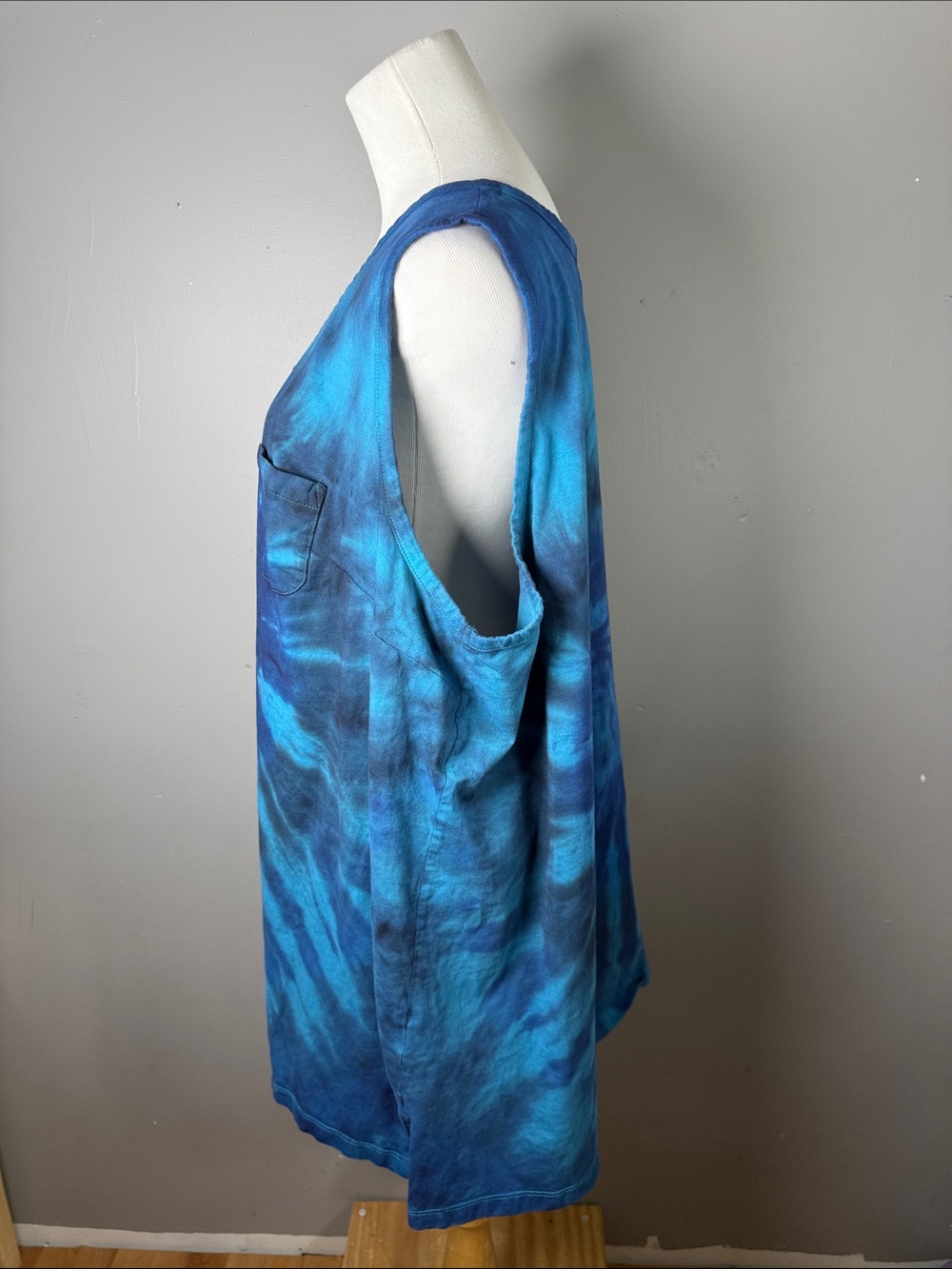 Women’s Blue Tie-Dye Sleeveless V-Neck Button Tank - Picture 3 of 7